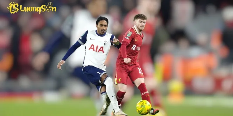 Liverpool Đấu Với Tottenham: Cơn Lốc Mạnh Mẽ Khiến Anfield Rung Động 2 Liverpool đấu với Tottenham với khí thể áp đảo