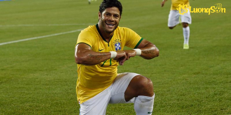 Hulk: Lễ Tri Ân 500 Bàn Và 90 Phút Hỗn Loạn Trước Fortaleza 2 Hulk chạm mốc với 500 bàn thắng ở tuổi 39