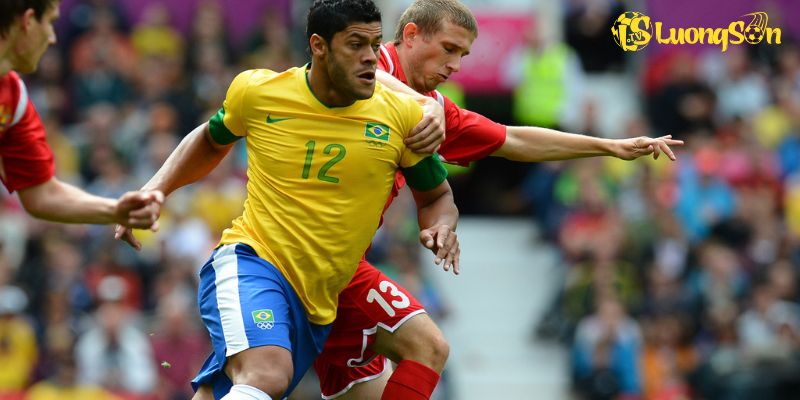 Hulk: Lễ Tri Ân 500 Bàn Và 90 Phút Hỗn Loạn Trước Fortaleza 1 Hulk: Lễ Tri Ân 500 Bàn Và 90 Phút Hỗn Loạn Trước Fortaleza